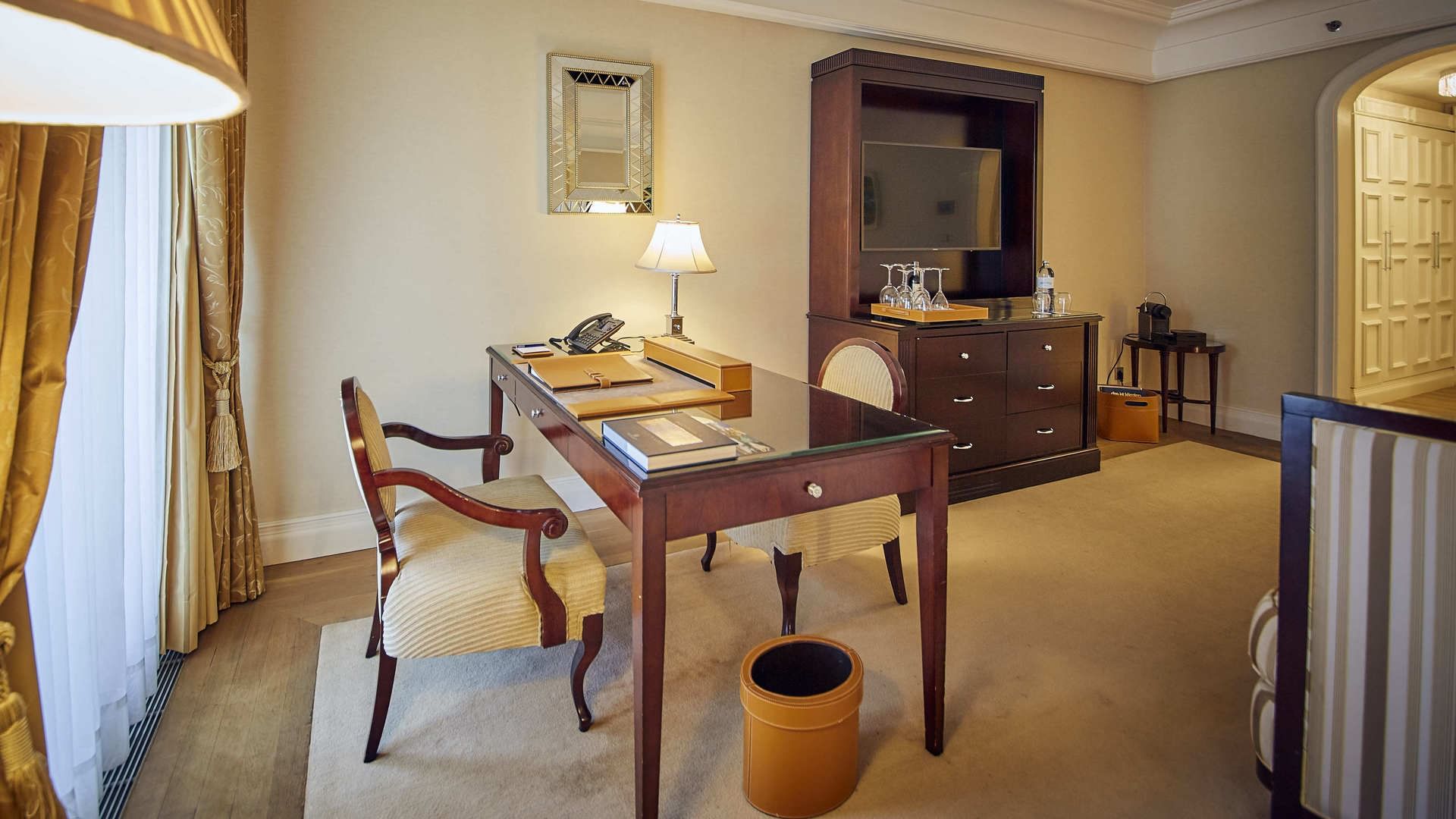 Work desk in Superior King Room at Falkensteiner Hotels