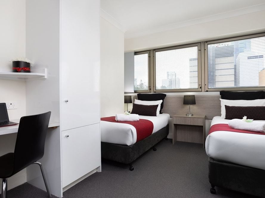 Single bed and double bed in Twin room at George Williams Hotel