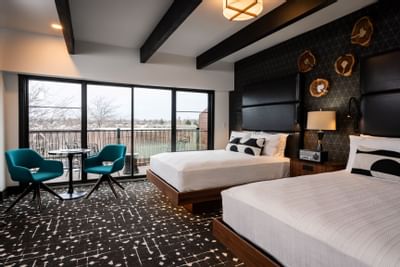 Hotel Earl two queen balcony room