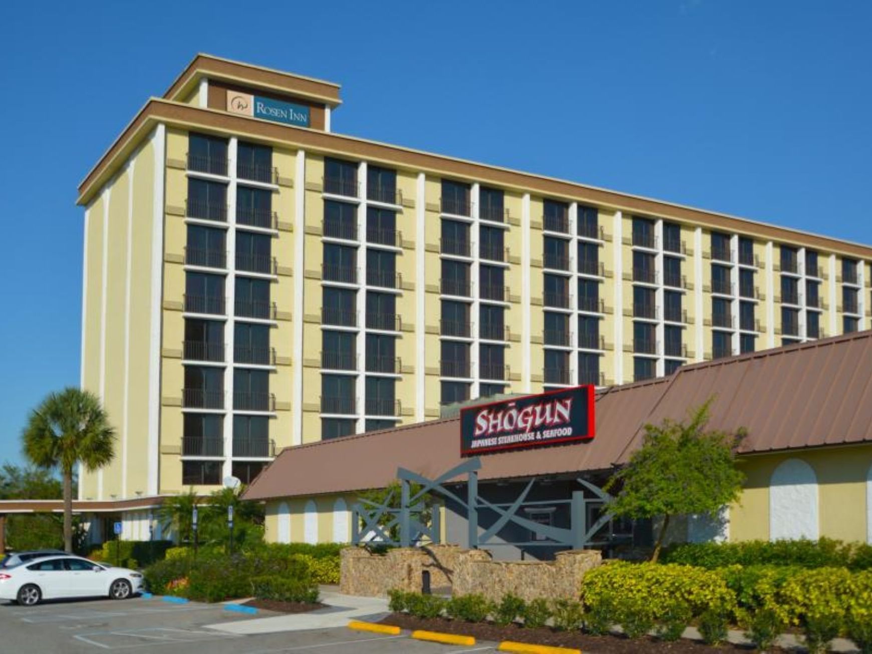 Exterior view of hotel & parking area at Rosen Inn Universal