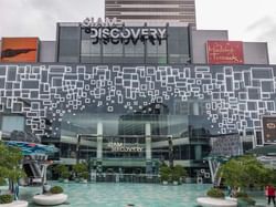 Entrance of Siam Discovery Mall near Chatrium Grand Bangkok