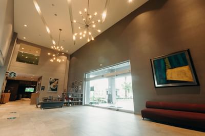 Interior of the lobby area with a couch at Araiza San Luis