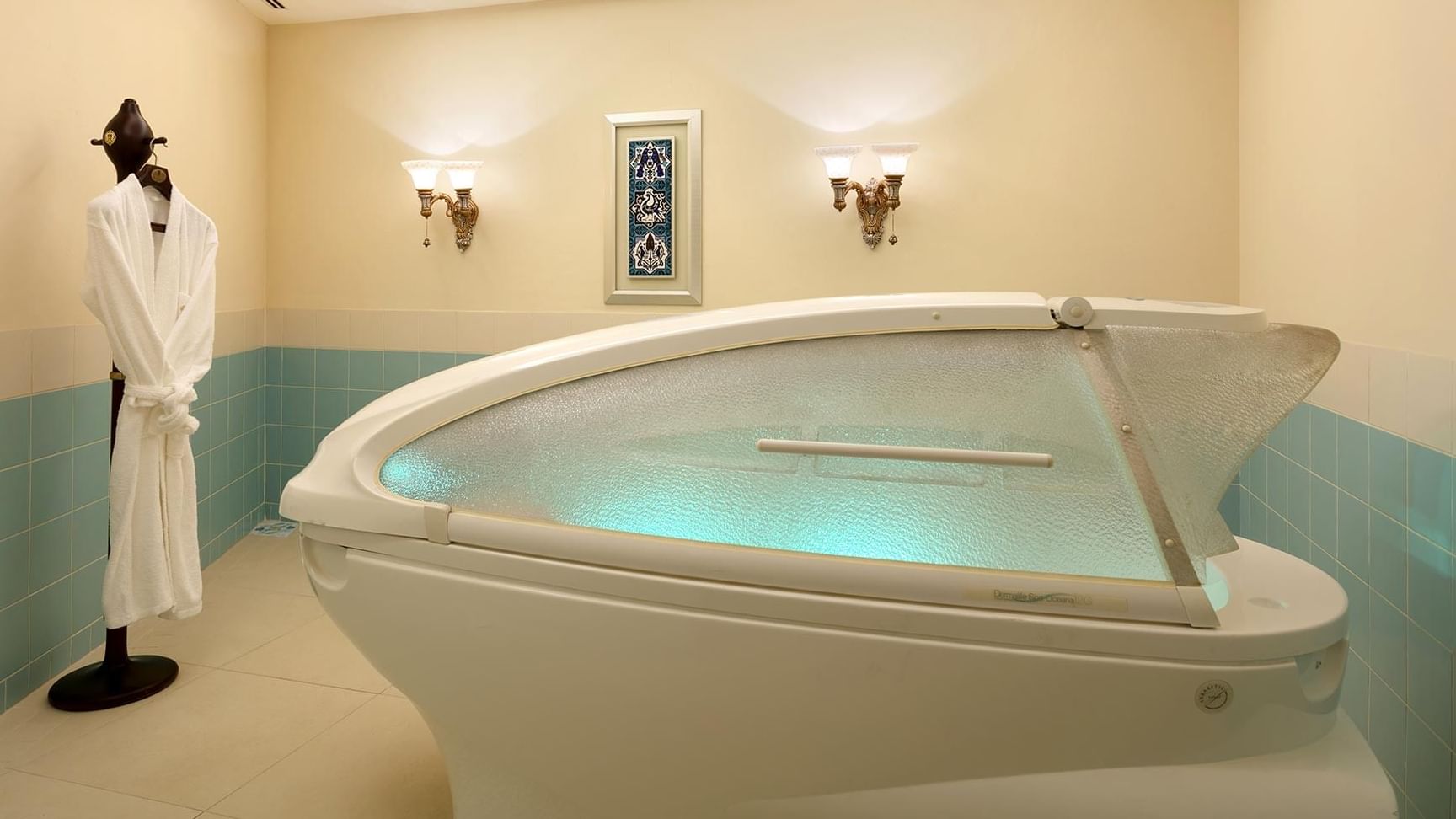 Терапевтическая ванна в приватной зоне Amon Spa отеля Titanic Mardan Palace.