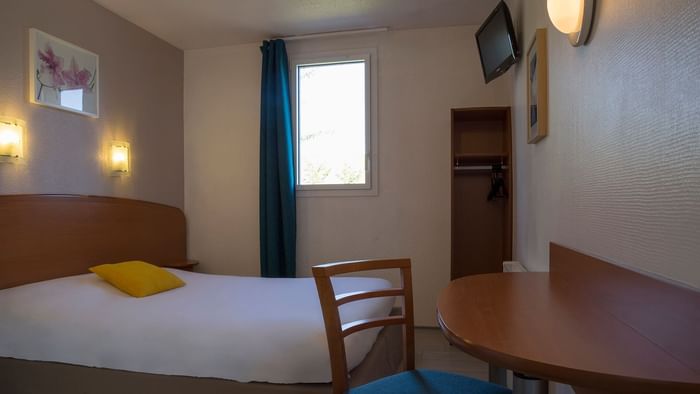 Interior of the Double bedroom at Novella Confort Nantes East