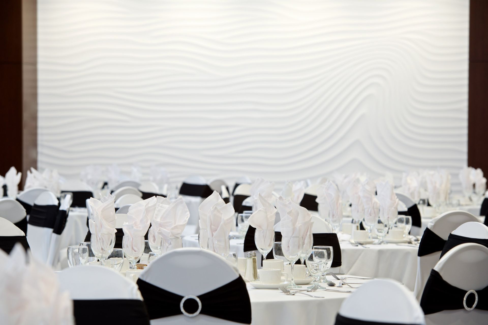 Coast Tsawwassen Inn - Dinner Set Up