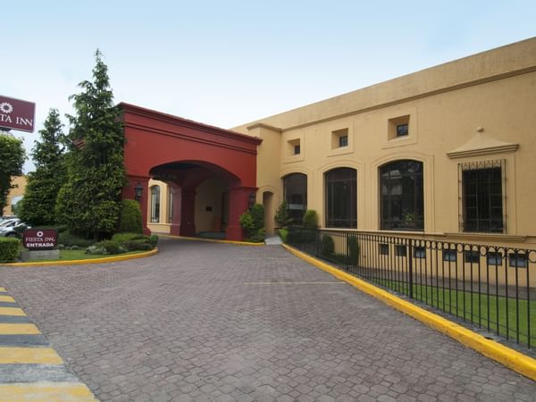 Exterior view of entrance to Fiesta Inn Toluca Tollocan