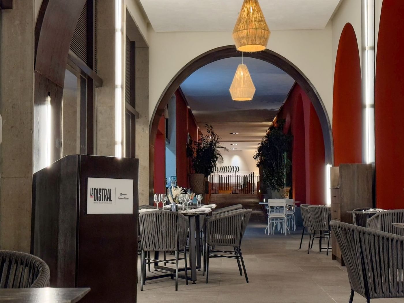 Elegant interior of La Distral Querétaro with arched entry and modern decor at Grand Fiesta Americana