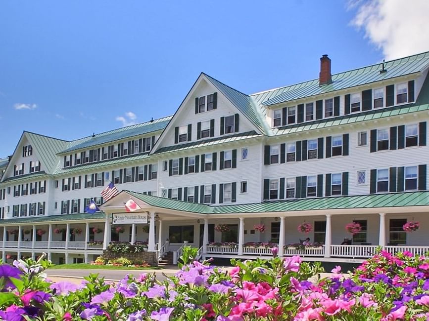Eagle Mountain House & Golf Club exterior entrance view.