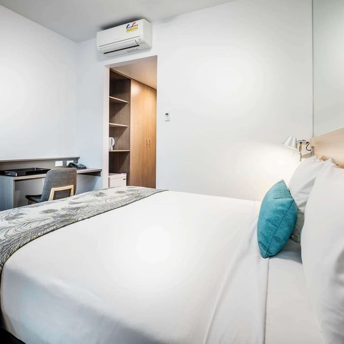 Bedroom of Territory room at Darwin Airport Hotels