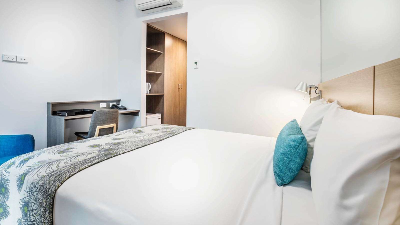 Bedroom of Territory room at Darwin Airport Hotels