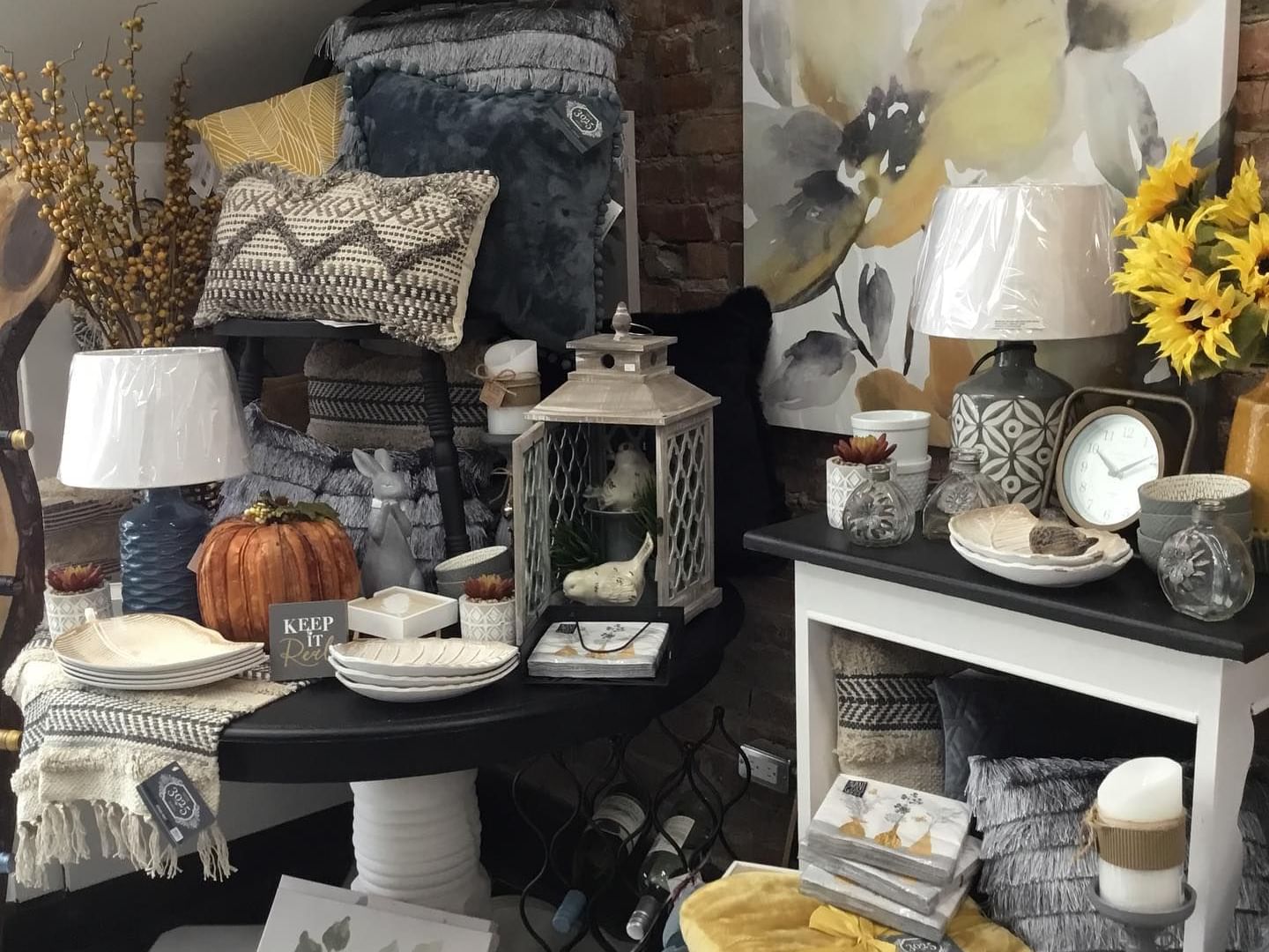 Interior of the Barrypatch Collectibles near Retro Suites
