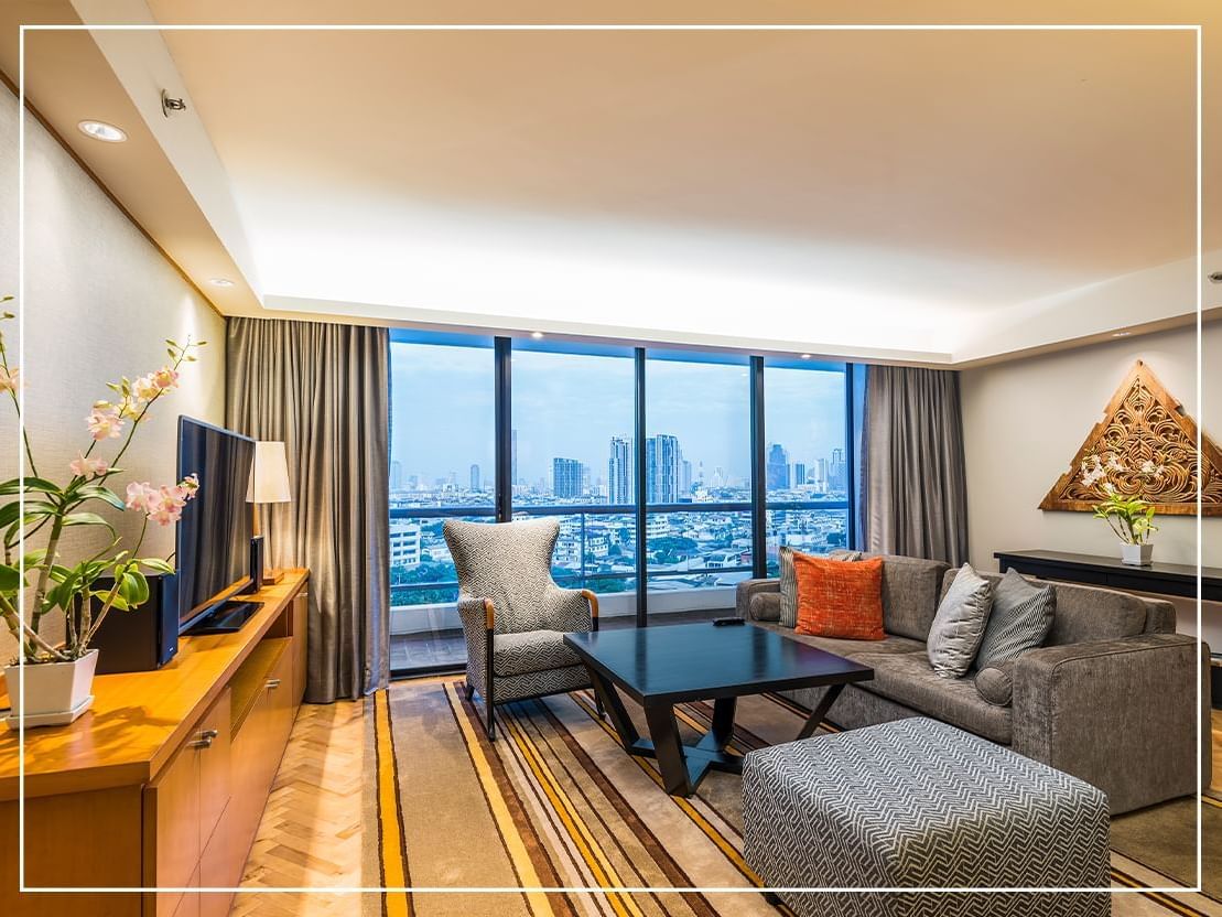 Living area in the guest room at Chatrium Residence Sathon