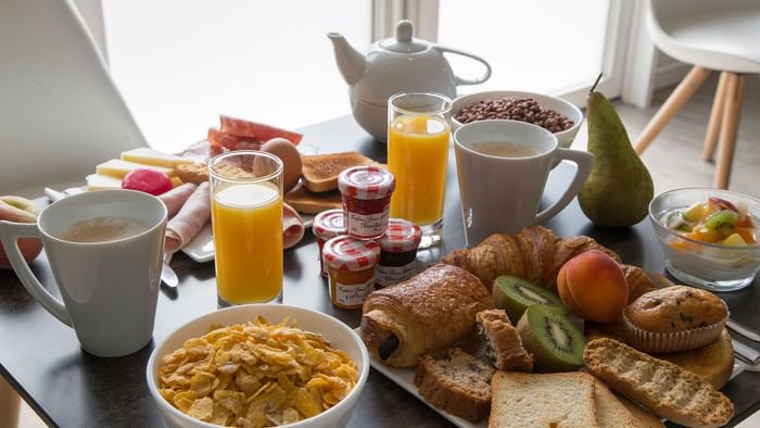 A warm breakfast served at Hotel Le Boeuf Rouge