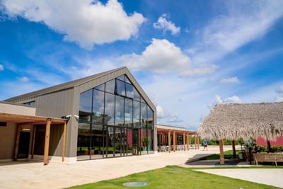 Exterior of The Hub Acunmeyda with outdoor seating area