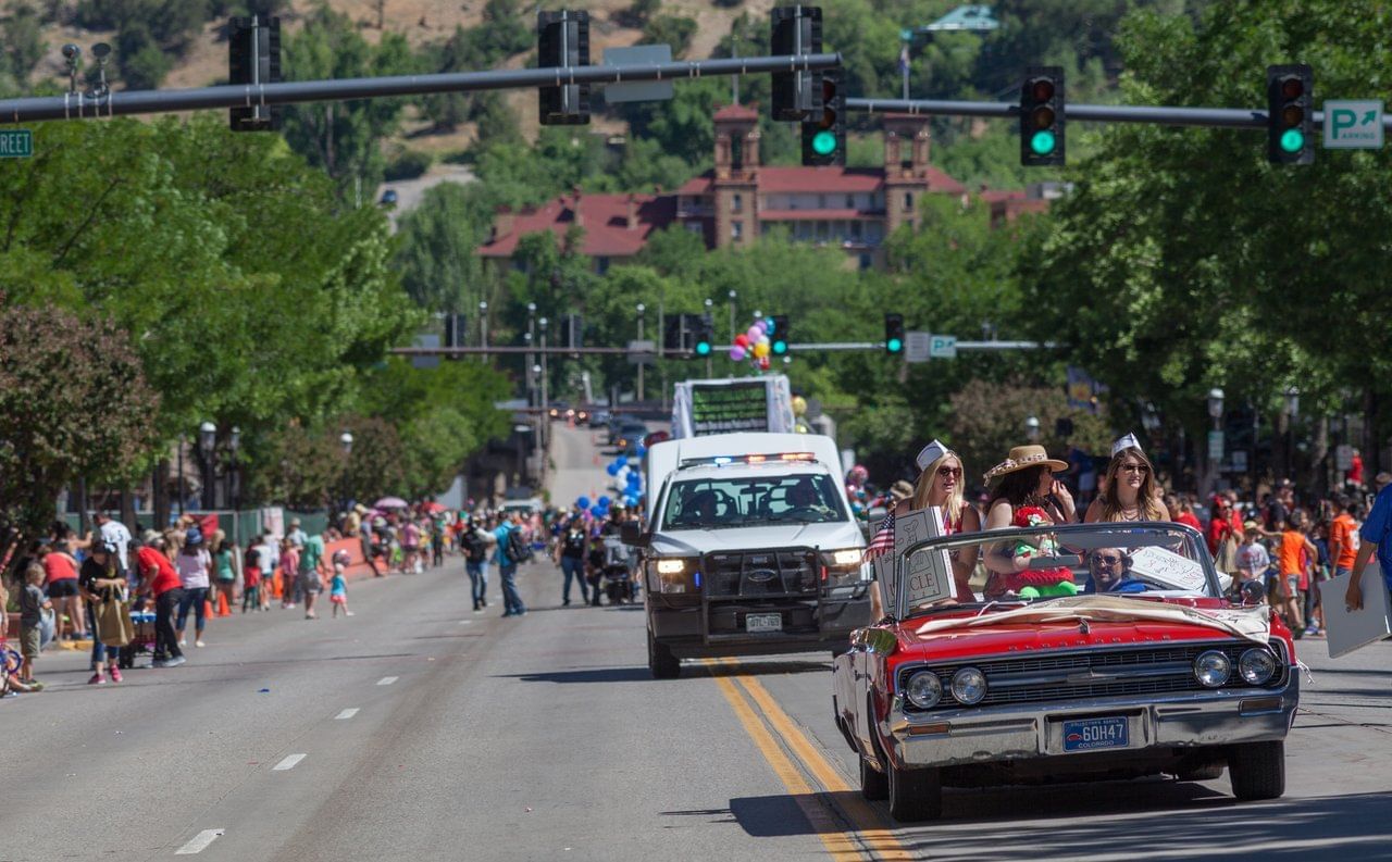 Stay at Hotel Colorado & Walk to Strawberry Days 2022