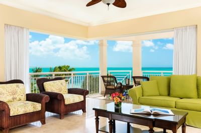 Comfy chairs in living room in 2 BDM Oceanfront Deluxe Suite at Windsong Resort On The Reef