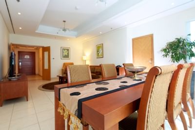 Living area with dining in singleroom at Tamani Marina Hotel