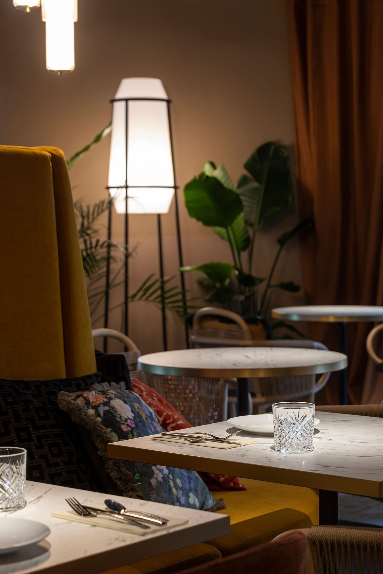 Intérieur du bar à Oceania Le Conti Brest