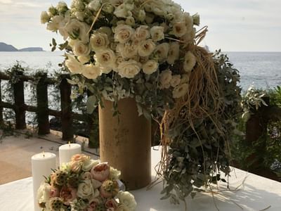 A wedding table decoration with flowers at Cala de Mar