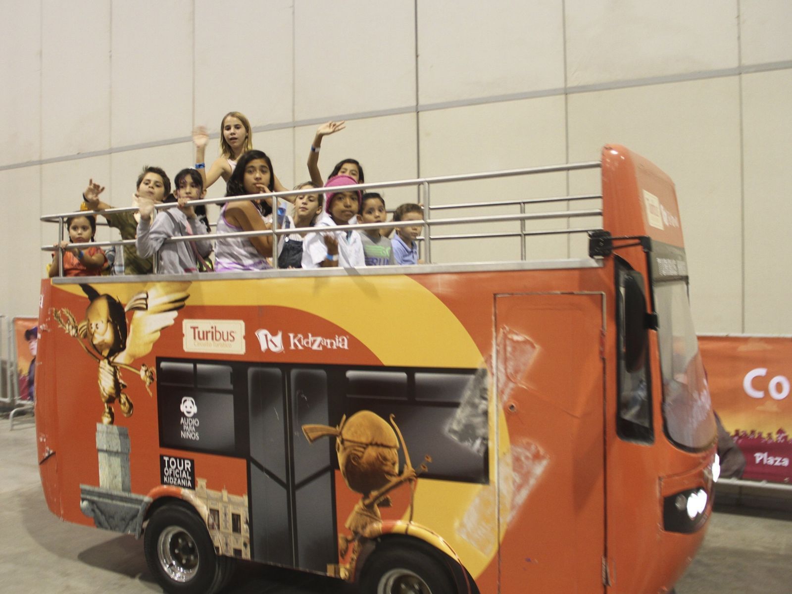 Kidzania double decker near Hotel Guadalajara