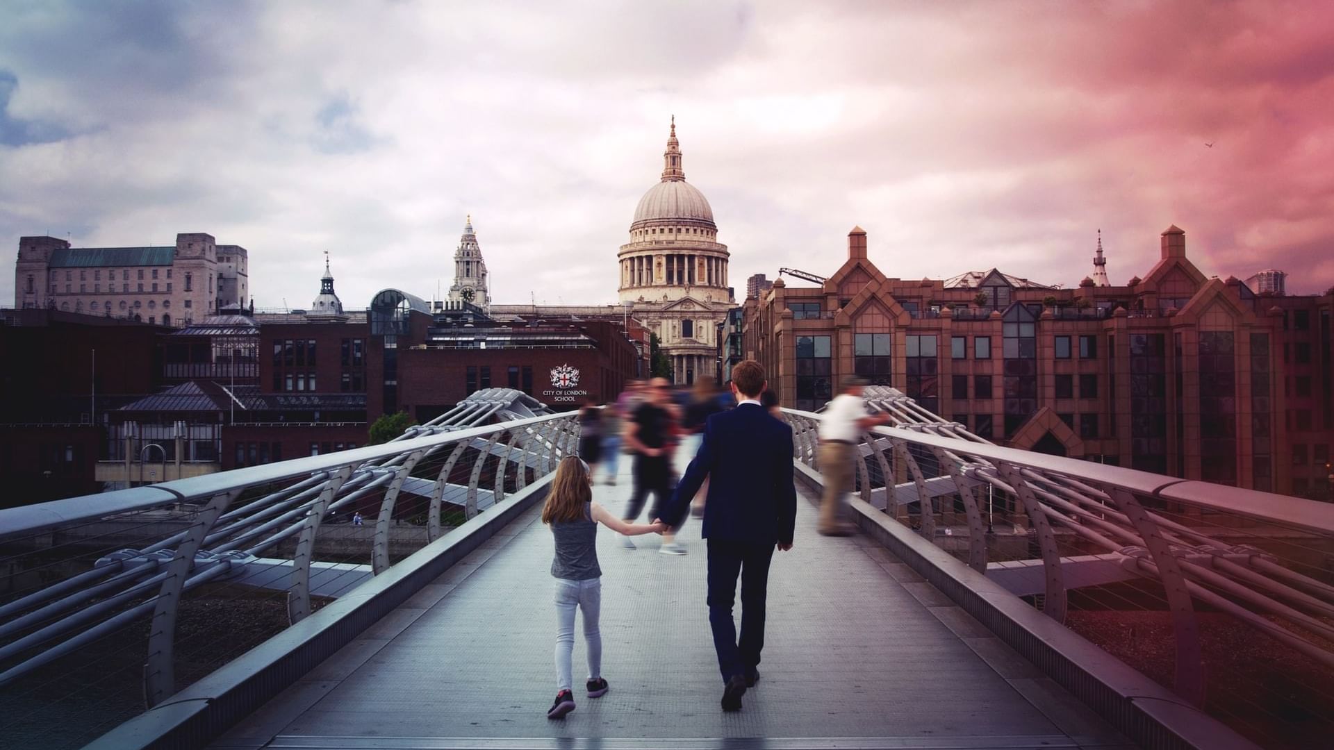 People walking to St. Paul's Cathedral near The Clermont Hotels