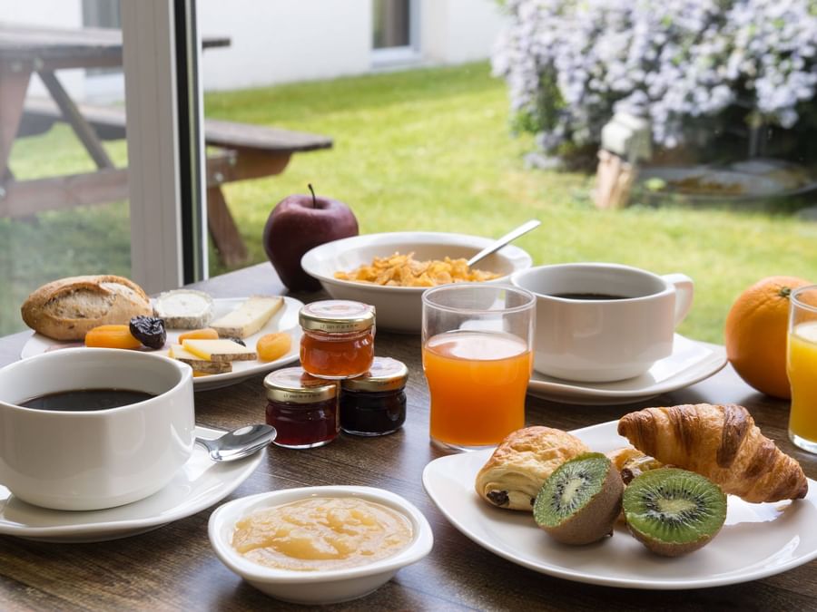 Warm breakfast served at Hotel pic epeiche
