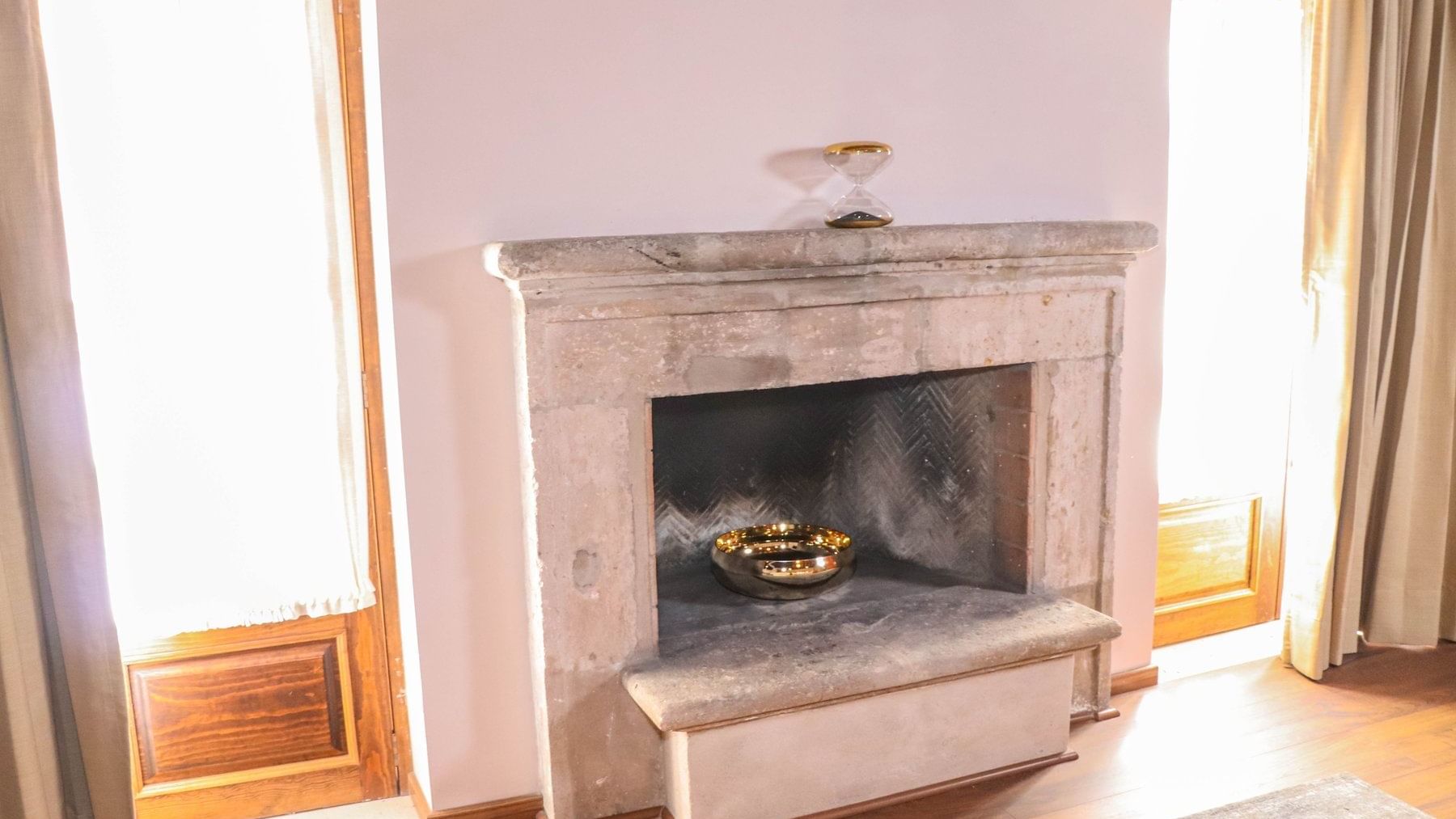 A fireplace in Junior Suite 1 King at Gamma Hotels