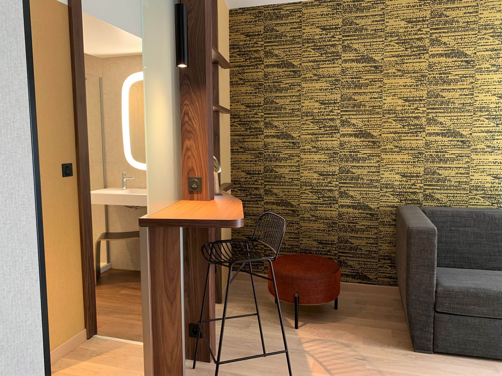 Canapé dans la Suite Terrasse à l'Oceania Paris Porte de Versailles