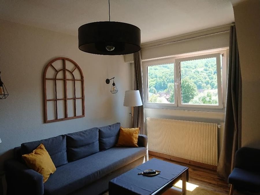 Living area in Suite Salon at Originals Le Kastelberg