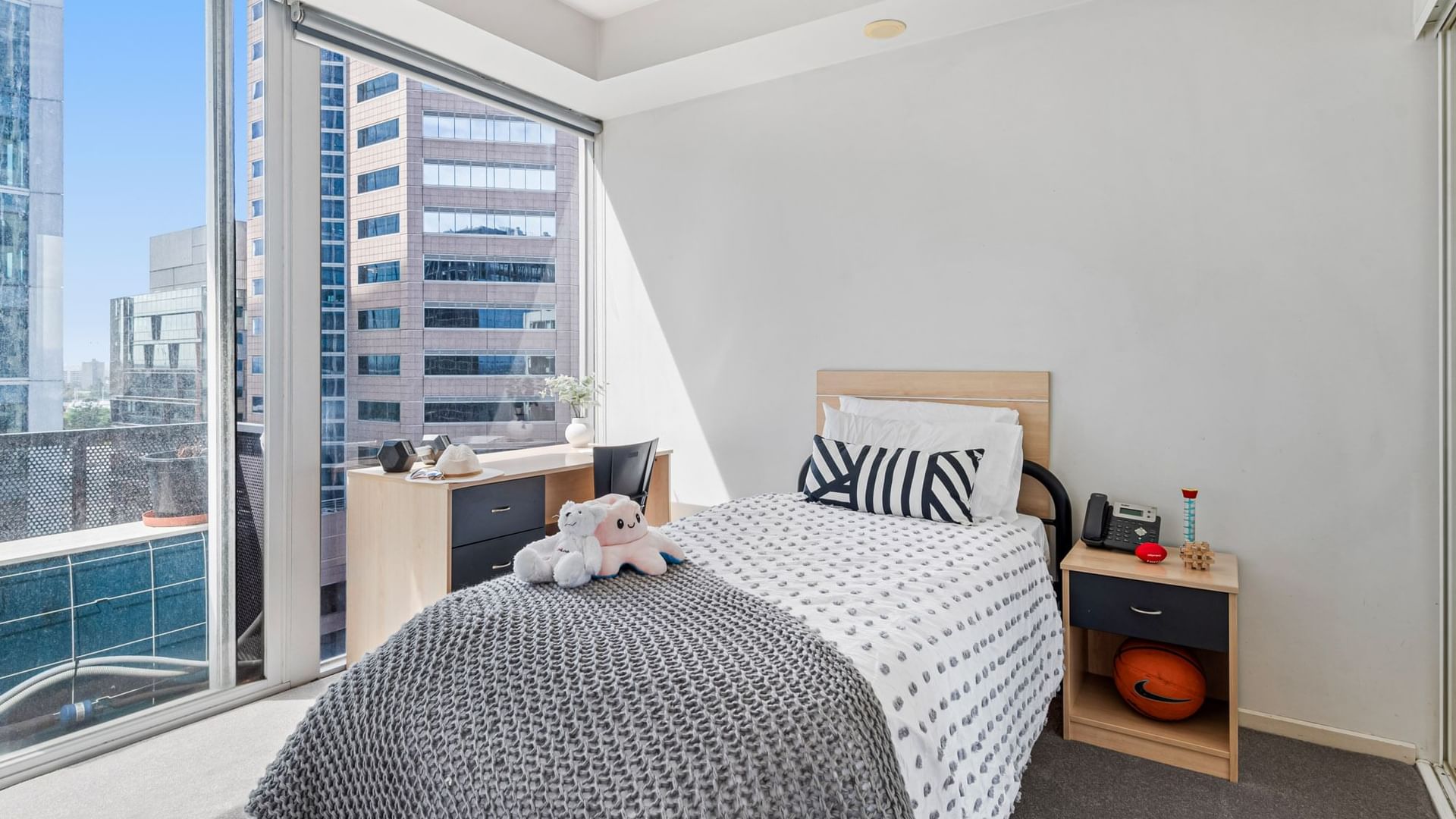 Lonsdale 2 Bed Large Bedroom