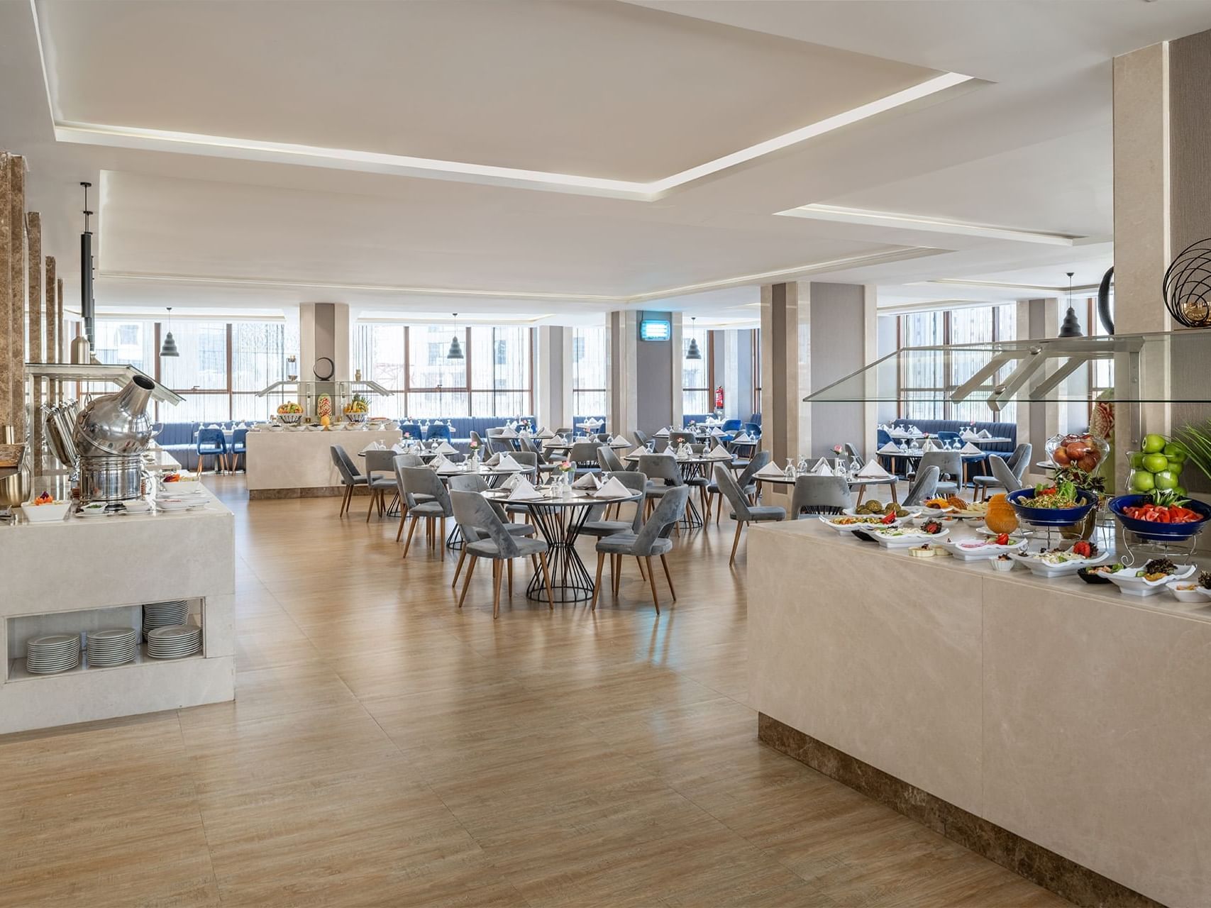 Dinning area of Uhud Restaurant at Elaf Al Taqwa Hotel