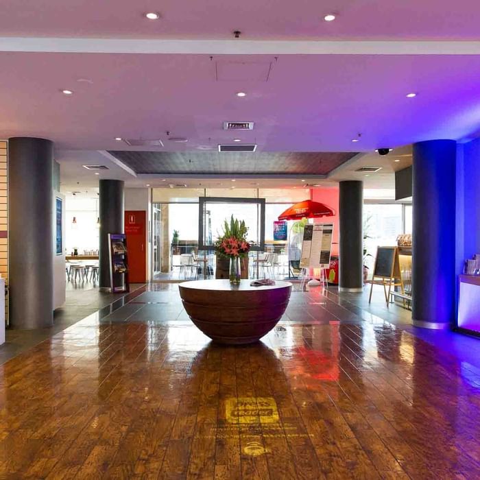 ibis Lobby