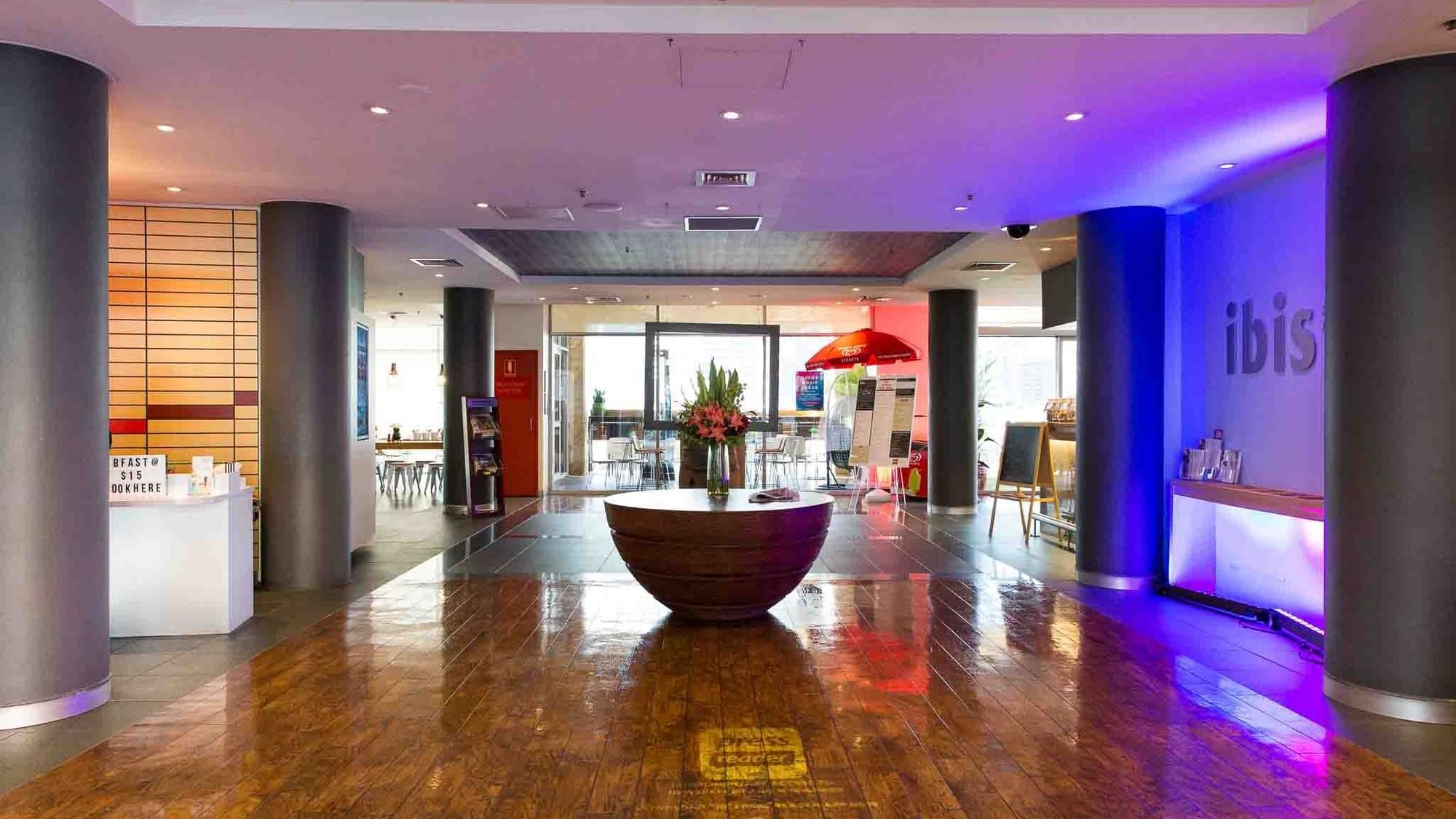 ibis Lobby