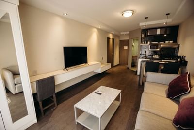 TV, Sofa in lobby of Master suite at Araiza Hotel Hermosillo