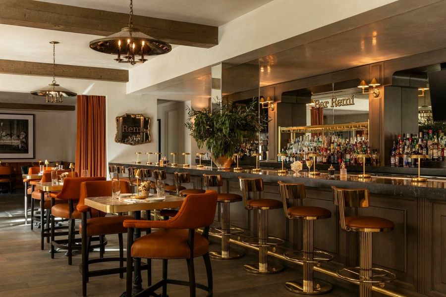 Remi Bar, Uptown Park, Houston restaurants with a wooden bar, leather seating, and warm lighting at Granduca Houston