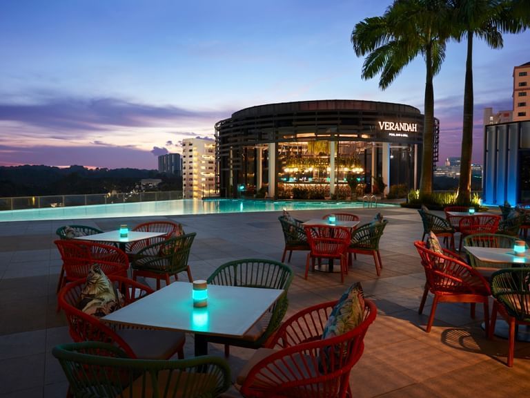 Verandah Pool Bar & Grill Rooftop Bar in Singapore