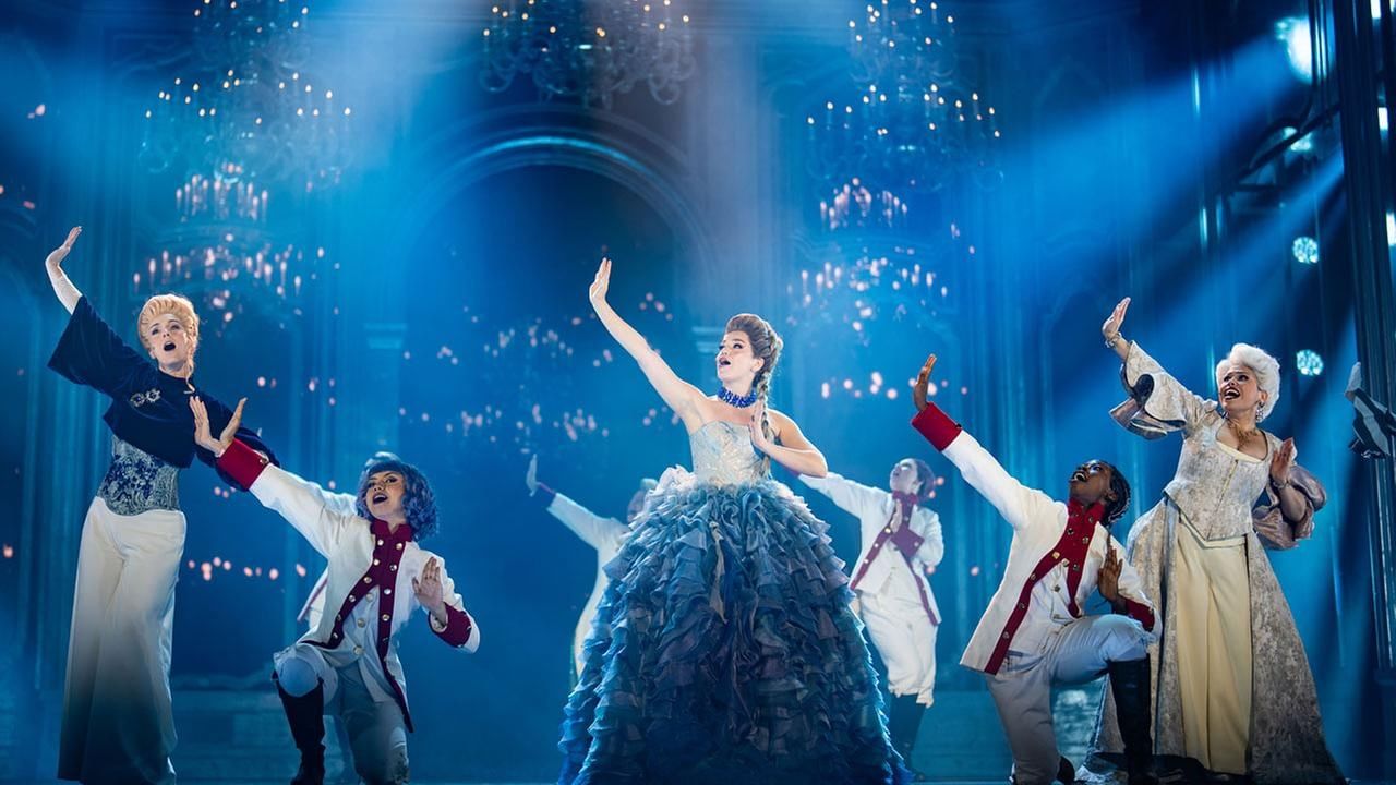 Tänzerinnen auf der Bühne Maria Theresia