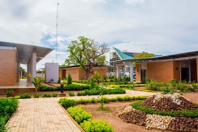 Vue extérieure de Dunia hôtel Loumbila