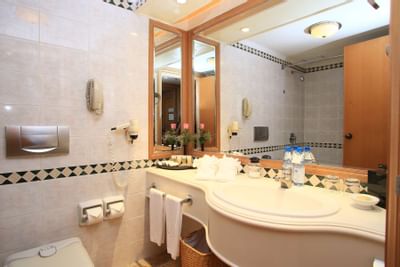 Grand Deluxe Room bathroom amenities at Hanoi Daewoo Hotel