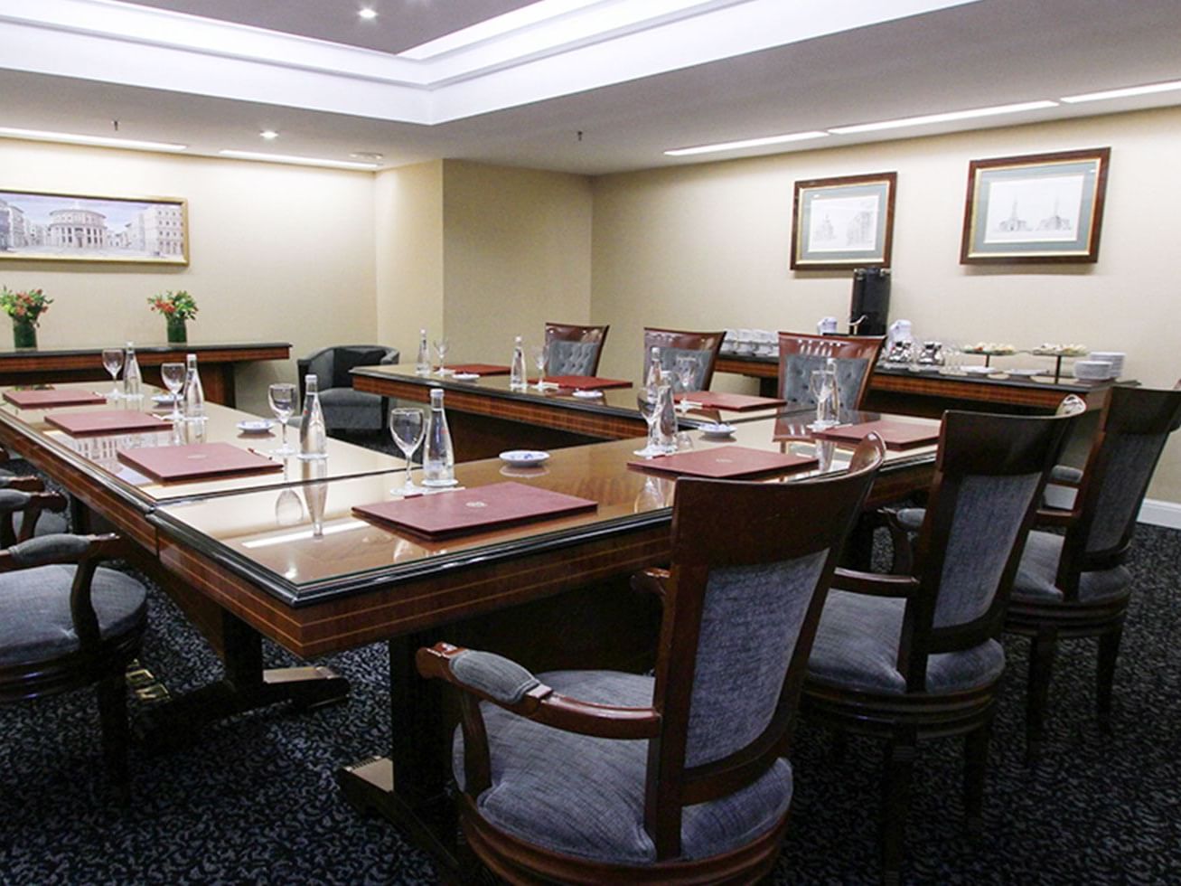 Meeting room table arrangement in Hotel Emperador Buenos Aires