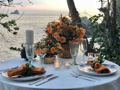 Romantic dinner table set-up at Cala de Mar