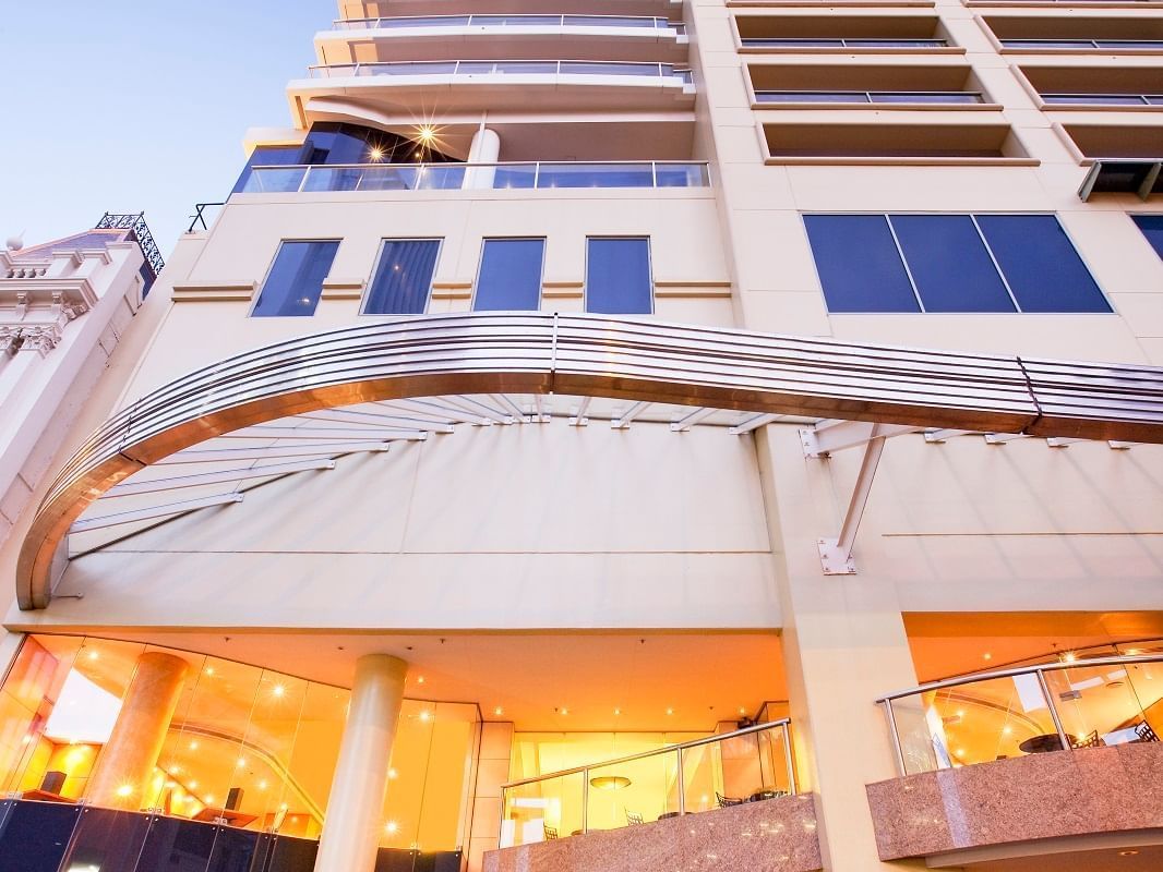 Quay_West_Suites_Auckland_Hotel_Entrance