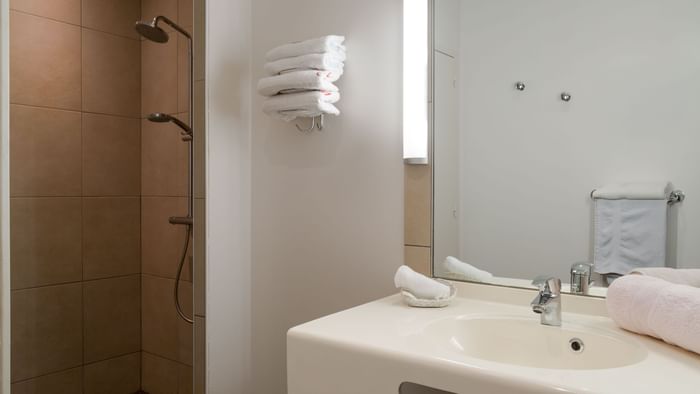 Bathroom vanity of bedrooms at Hotel de France
