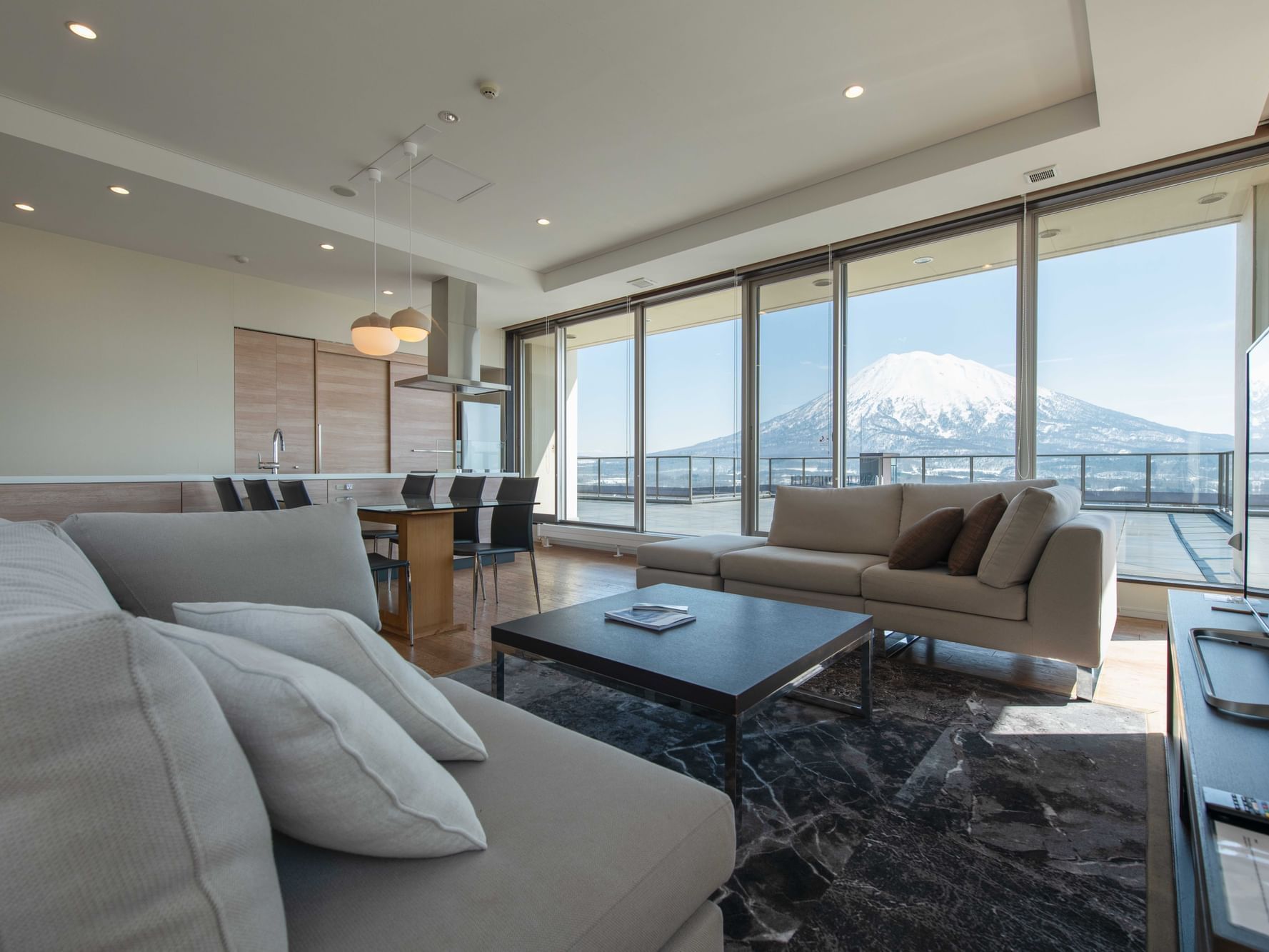 3-bedroom Penthouse Suite Yotei View Living room