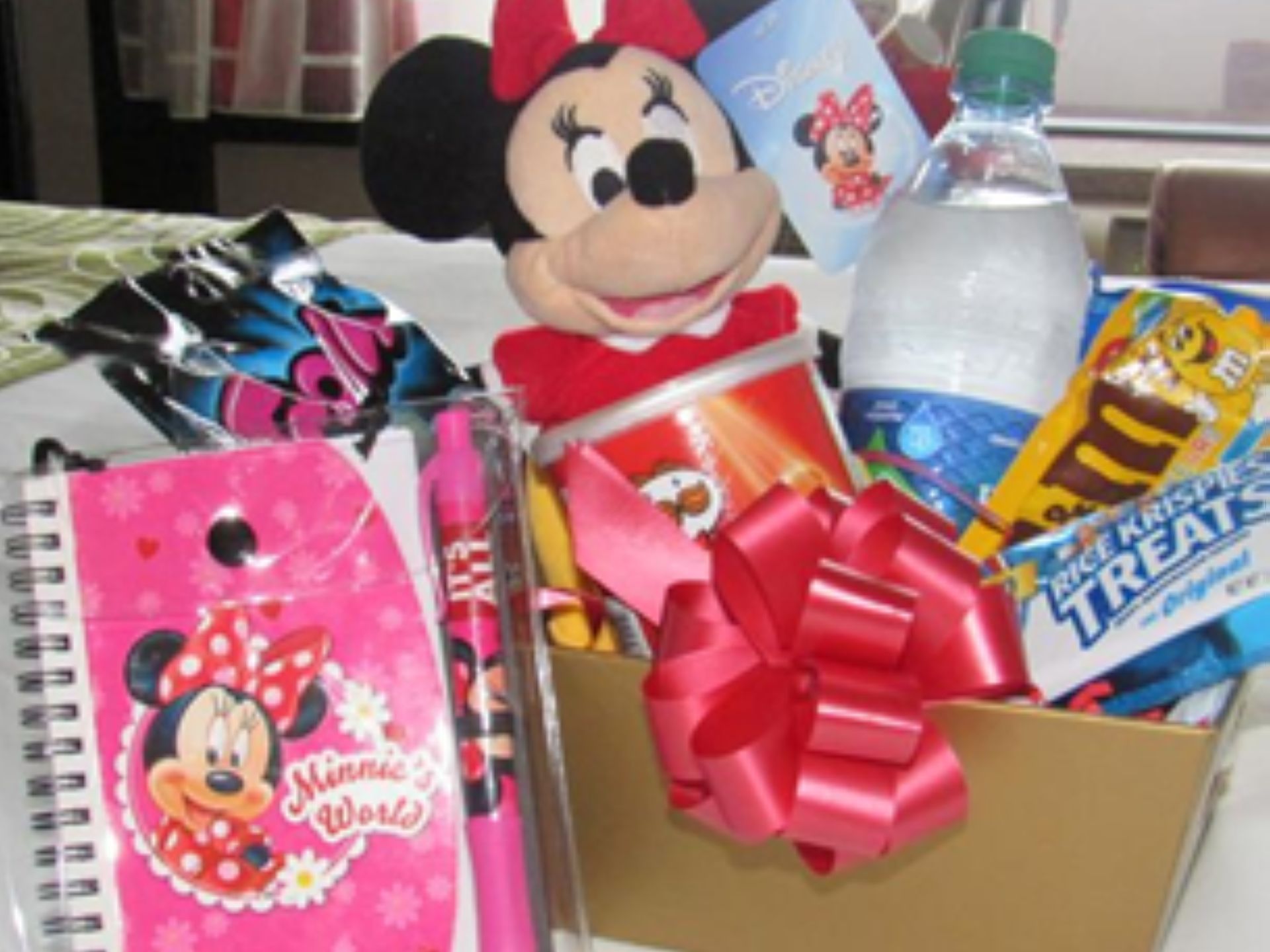 Little Minnie Items basket in Rosen Inn at Pointe Orlando