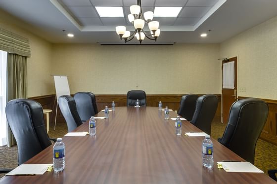 Meeting room at Monte Carlo Inn Barrie Suites