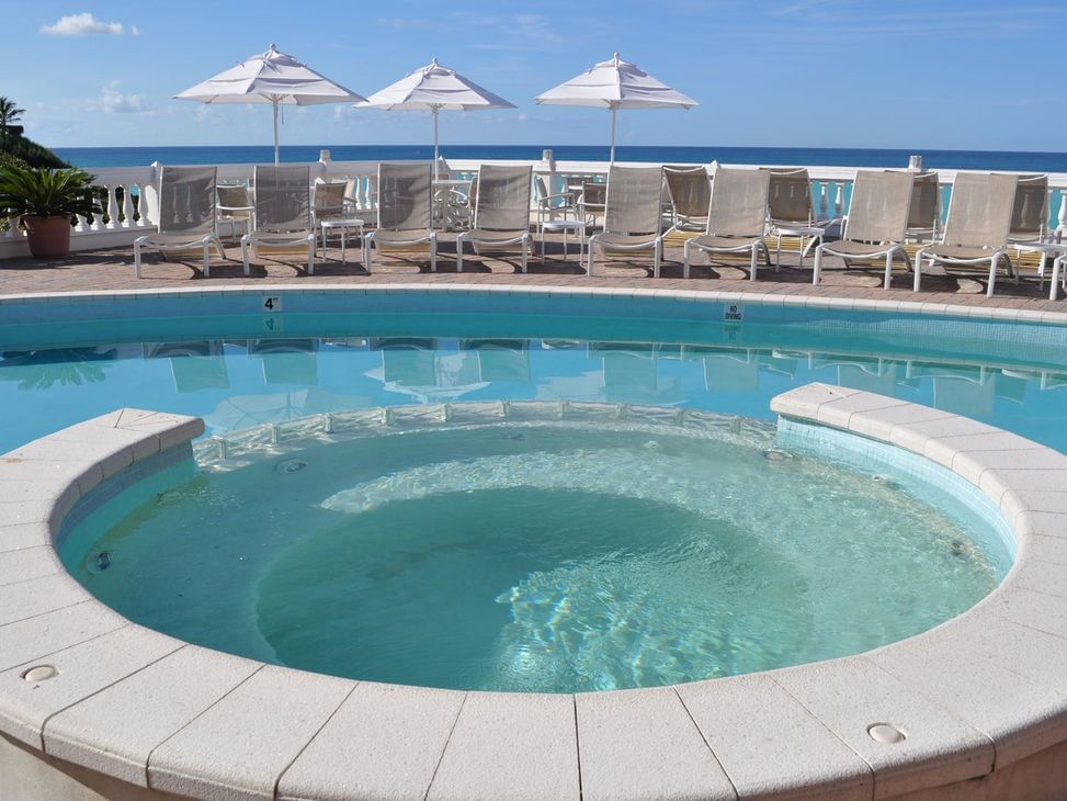 pool-deck-jacuzzi_orig