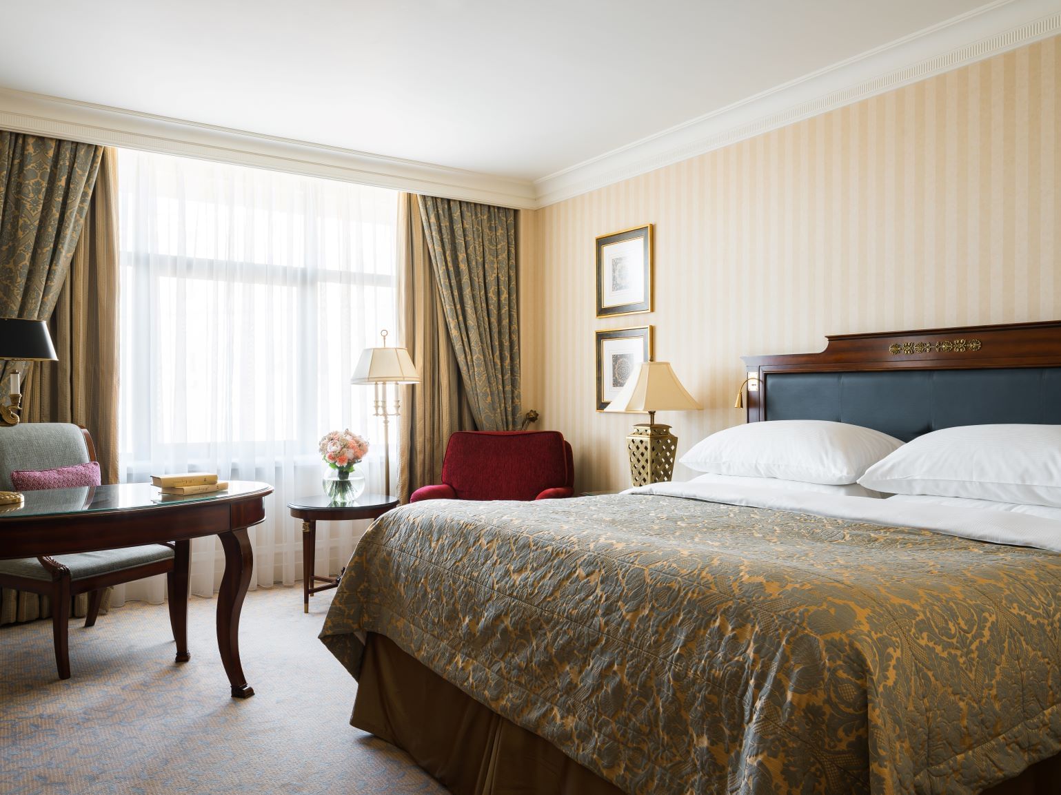 Best deluxe room in Intercontinental Kyiv hotel