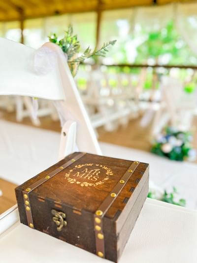 Outdoor wedding ceremony at Rosen Inn Lake Buena Vista