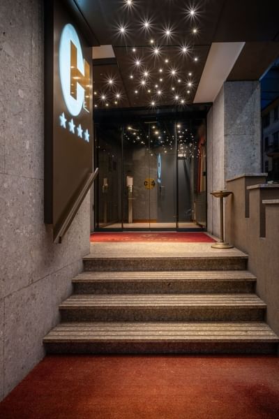 Elegant entrance with modern interior at Hotel Crivi's in Milan